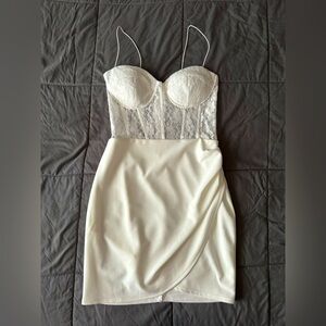 Ivory Lace sweetheart dress- size 9/10